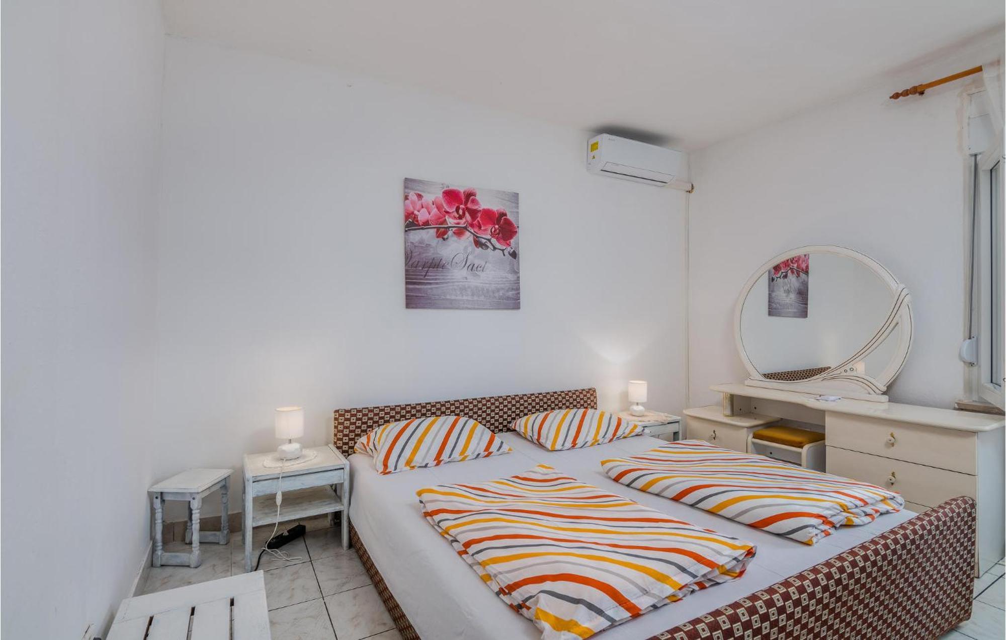 Lovely Apartment In Stara Baska 1 With Kitchen Exterior foto